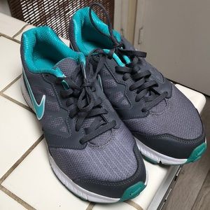 Woman’s Nike’s Downshifter6